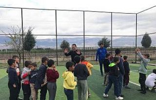 Depremzede çocuklar için moral etkinliği