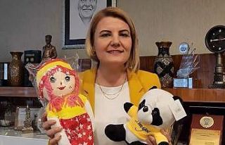 Depremzede çocuklar için sahaya oyuncak atılacak