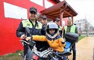 Depremzede çocuklara eğlenceli trafik eğitimi