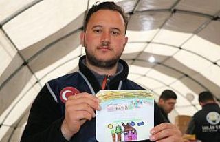 Depremzede çocuklara İhlas Vakfı öğrencilerinden...