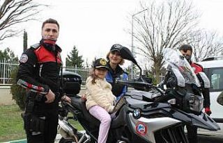 Depremzede çocuklara uçurtma şenliği