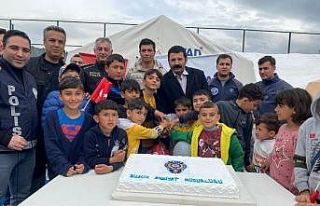 Depremzede çocukların doğum günlerini kutladılar