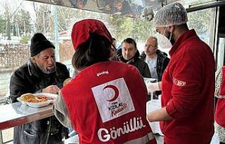 Depremzede gençler umutları yeşertmek için birlik...