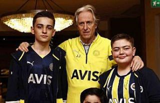 Depremzede Kamilcan’a Fenerbahçeli oyuncularla...