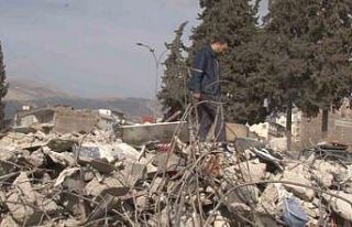 Depremzede o anları anlattı: Ailece aşağı indiler,...