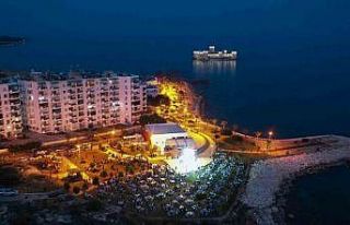 Depremzede vatandaşlar Kızkalesi’nde iftar sofrasında...