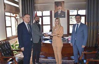 Depremzedeler için düzenlenen yardım panayırından...