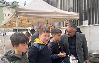 Depremzedeler için kurulan hayır çarşına kuruldu