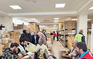 Depremzedeler ihtiyaçlarını sosyal market ile karşılanıyor