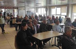 Depremzedeler kaybettikleri yakınları için dua...