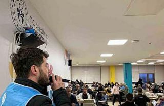 Depremzedeler memleketlerinden uzakta ilk iftarlarını...