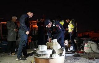 Depremzedelerin evlerinden hırsızlık yapan 2 zanlı...