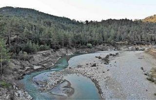 Derenin ayırdığı 2 mahalle 50 metrelik mesafede...