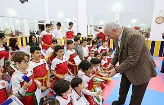 Derince’de kick boksçular kuşak sevinci yaşadı