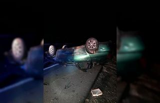 Devrilen otomobildeki genç hayatını kaybetti