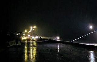 Dicle Elektrik, sel altında kalan trafoları hızla...