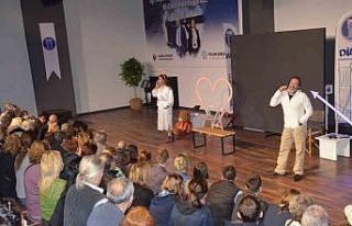 Didim’de ’Dünya Tiyatrolar Günü’ oyunla kutlandı