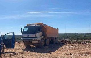 Didim’de vadiyi hafriyatla doldururken yakalandılar