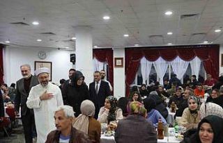 Diyanet İşleri Başkanı Erbaş, depremzede vatandaşlarla...
