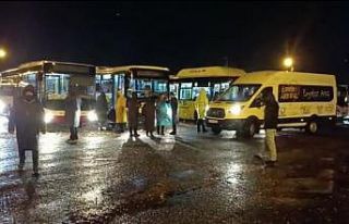 Diyarbakır’da çadır kentte kalan vatandaşlar...