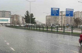 Diyarbakır’da kısa süreli sağanak etkili oldu