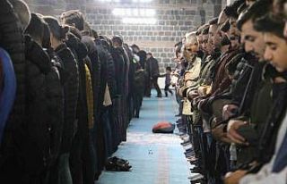 Diyarbakır’da Ramazan ayının ilk teravih namazı...