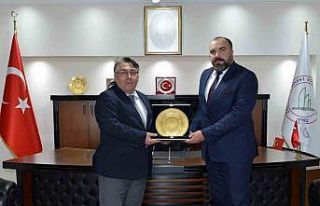 Doç. Dr. Vasyl Mamray’dan Rektör Özölçer’e...