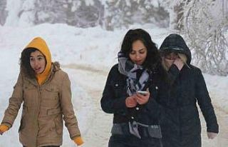 Dolaplara kaldırılan kışlıklar yeniden çıkartıldı