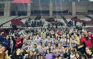 Döşemealtı’nın nar taneleri Antalya şampiyonu