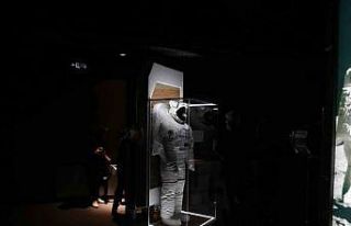 Dünyaca ünlü astronotlar kongre öncesi incelemelerde...