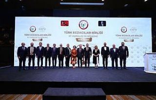 Eczacılık Fakültesi öğretim üyelerinden büyük...