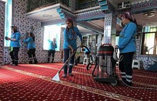 Efeler Belediyesi’nden ibadethanelerde temizlik...