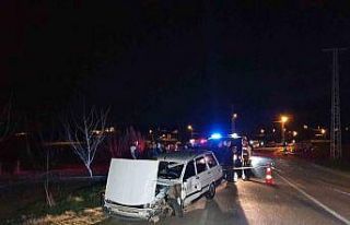 Ehliyetsiz otomobil sürücüsü motosiklete çarptı:...