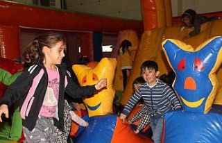 Elazığ’da düzenlenen festivalde çocuklar doyasıya...