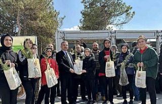 Elazığ’da vatandaşlara 6 bin adet ücretsiz fidan...
