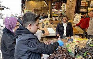 Eminönü’nde Ramazan yoğunluğu havadan görüntülendi