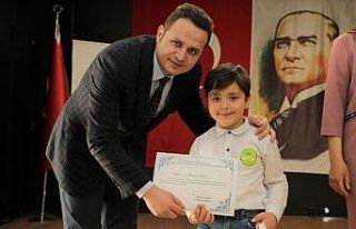 En çok kitap okuyan öğrenciler ödüllendirildi