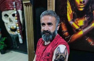 Enkaz altında hayatını kurtaran köpeğin resmini...