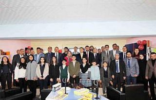 Erciş’teki okullara ekipman desteği