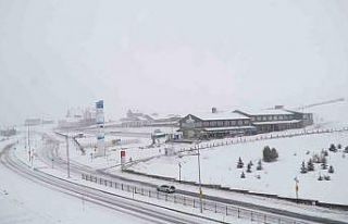 Erciyes’e Mart karı yağdı