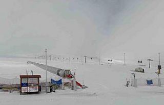 Erciyes’te kar yağışı turizmcileri sevindirdi