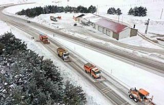 Erzincan’da kar ve tipiden 135 köy yolu ulaşıma...