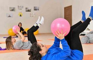 Esenyurtlu kadınlar günün stresini spor kursunda...