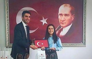 Eskişehir Ticaret Borsası Ortaokulu öğrencisi...
