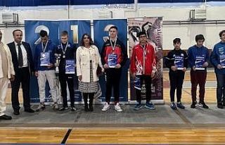 Eskrimci Deniz Sayın Yunanistan’da bronz madalya...