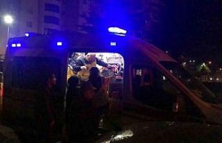 Ev yangınında 2 kişi dumandan etkilendi