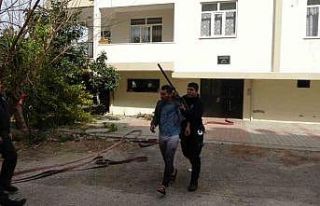 Evi ateşe verip, müdahale için gelen ekiplere ecel...