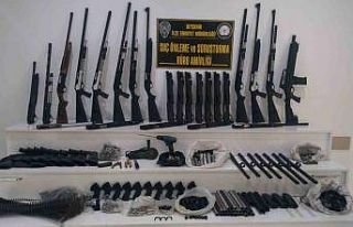 Evi silah fabrikasına çevirmişler