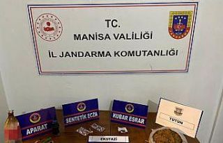 Evlerinde uyuşturucuyla yakalanan 2 şüpheli gözaltına...