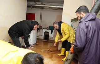 Eyyübiye’de yağış mesaisi sahura kadar sürdü